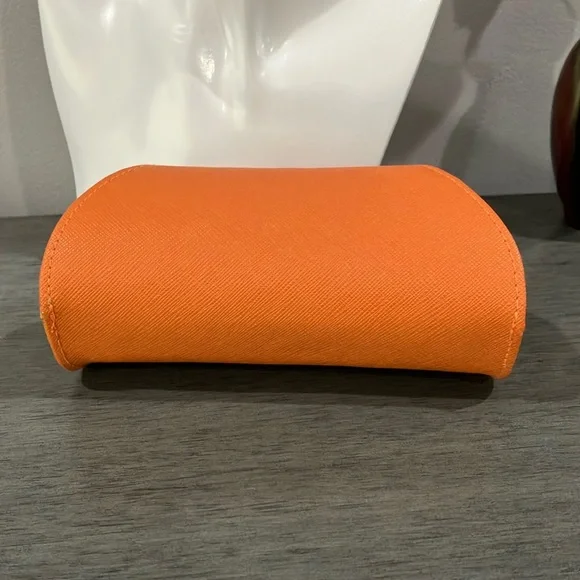 Tory Burch Sunglass Case NWOT - Picture 2 of 3